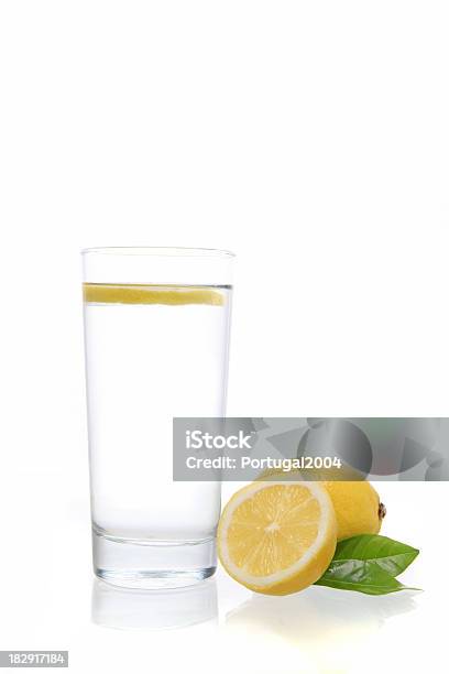 Acqua E Limone - Fotografie stock e altre immagini di Acqua - Acqua, Limone, Sfondo bianco