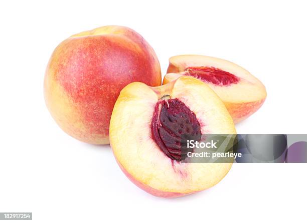 Peaches Stockfoto und mehr Bilder von Nektarine - Nektarine, Weiß, Freisteller – Neutraler Hintergrund