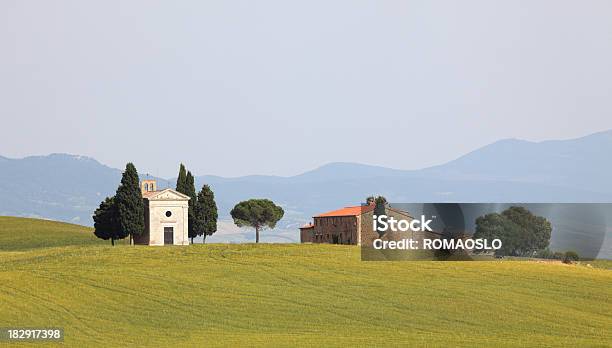 Cappella Di Vitaleta In Val Dorcia Toscana Italia - Fotografie stock e altre immagini di Cappella di Vitaleta