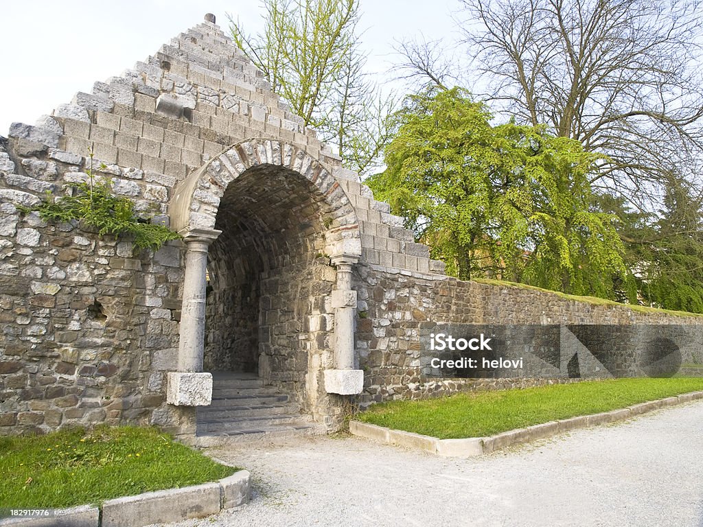 Roman pared en Liubliana - Foto de stock de Pared de contorno libre de derechos