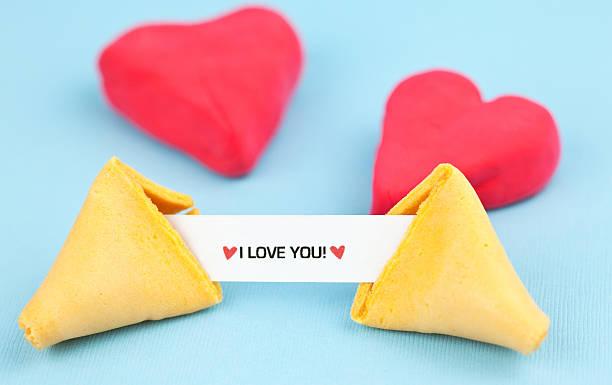 fortune serie i love you - heart shape fortune cookie short phrase sayings foto e immagini stock