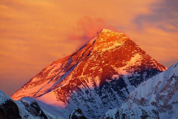 istock Evening sunset panoramic view of mount Everest 1829183673