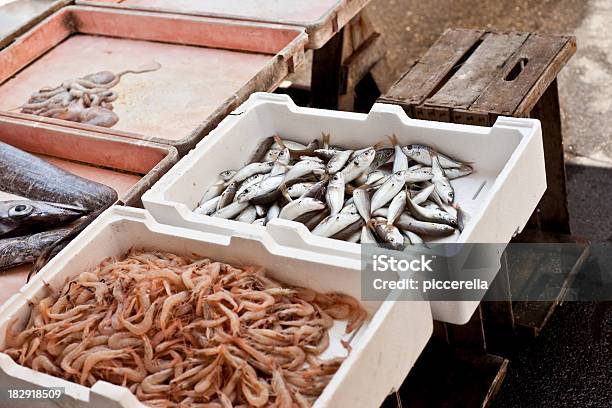 魚市場マーケット - ポリスチレンのストックフォトや画像を多数ご用意 - ポリスチレン, 魚, コレクション