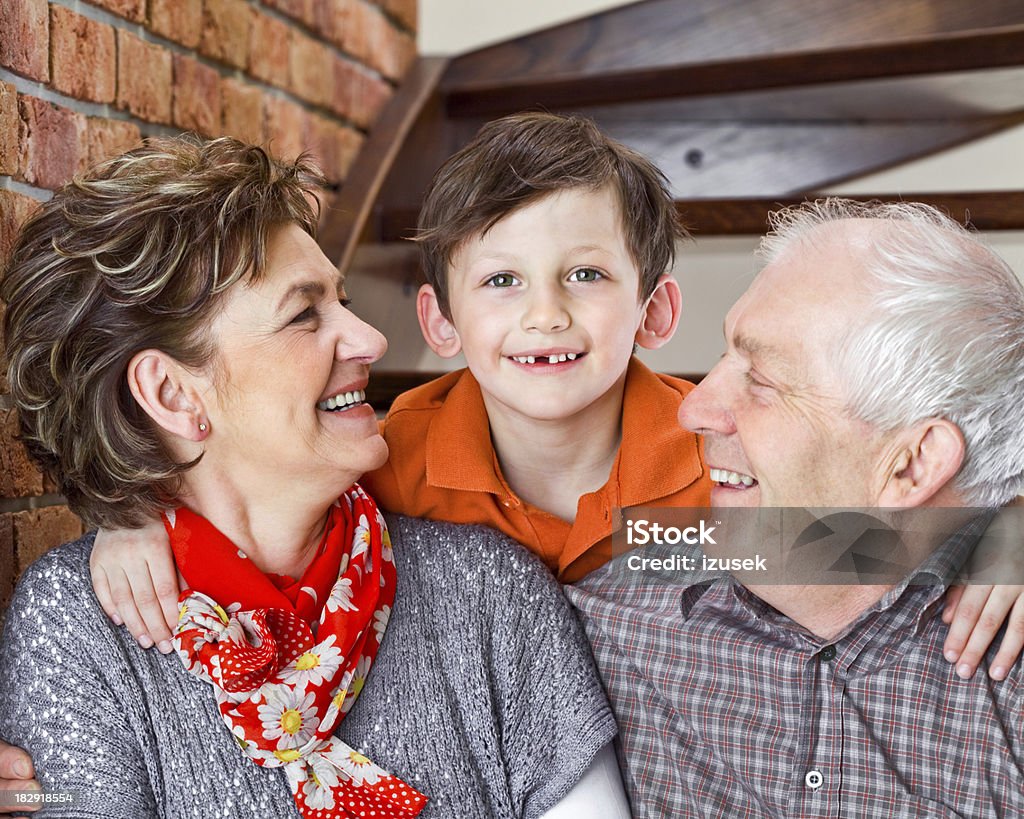 Feliz avós com Neto - Foto de stock de 6-7 Anos royalty-free