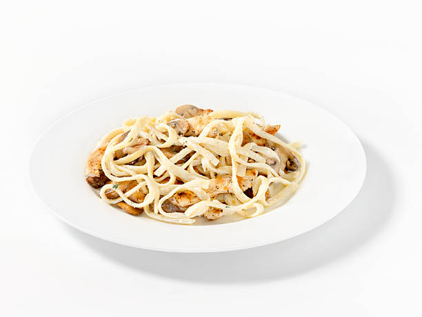 グリルチキン、マッシュルーム fettucini - fettuccine alfredo chicken pasta fettuccine ストックフォトと画像