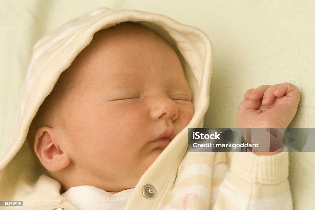 Couchage nouveau-né bébé - Photo de Affectueux libre de droits