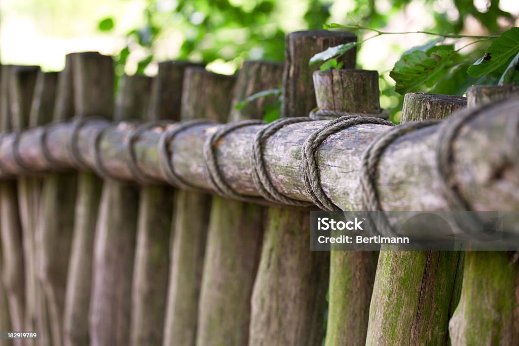 Cerca de madeira velha - Foto de stock de Antecipação royalty-free