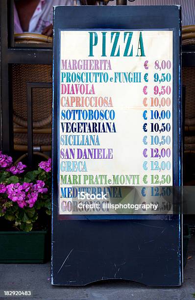 Menú De Pizzas En Venecia Italia Foto de stock y más banco de imágenes de Acera - Acera, Aire libre, Alimento