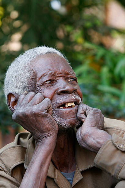 アフリカの老人男性リラックスした雰囲気 ストックフォト
