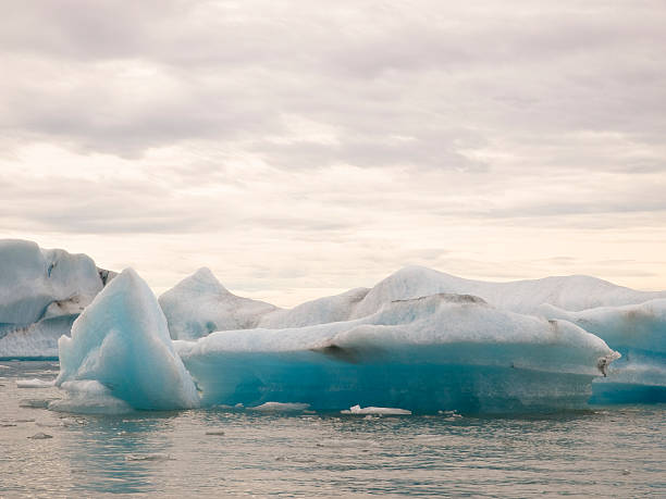 istock Jokulsarlon lagoon 182921208