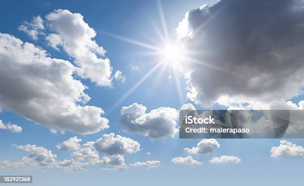 Cielo Sol En Las Nubes Foto de stock y más banco de imágenes de Aire libre - Aire libre, Azul, Belleza de la naturaleza