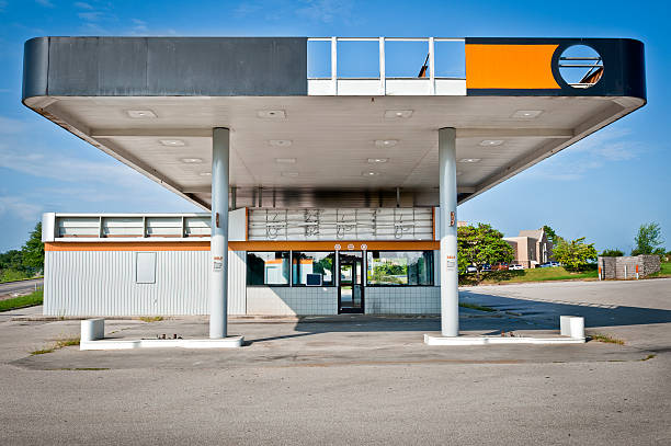 istock Bankrupt Gas Station Convenience Store 182921745