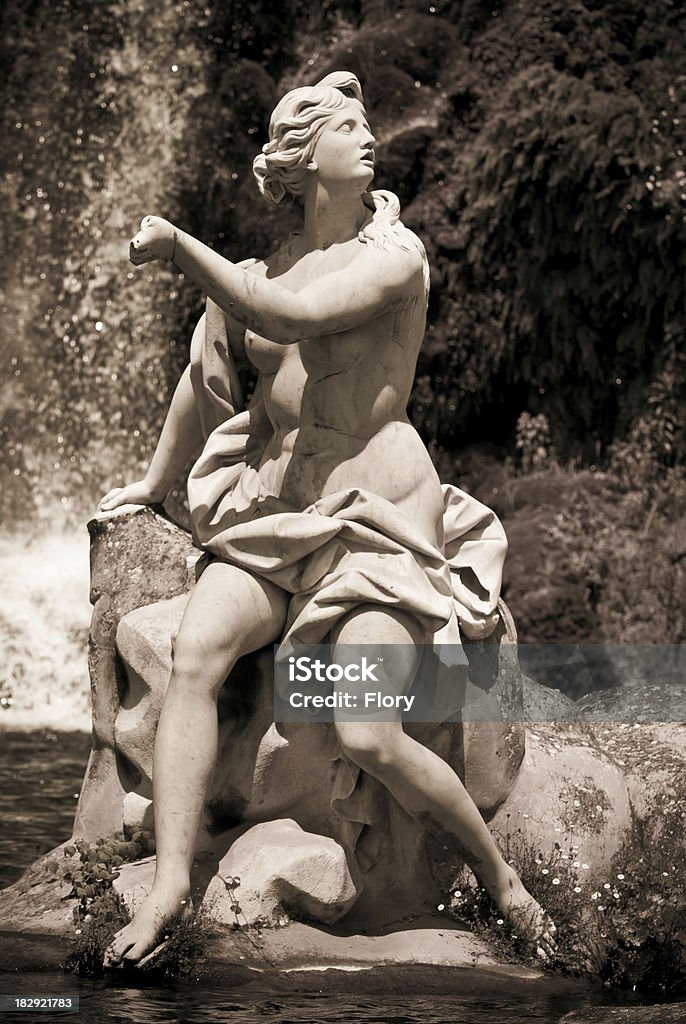 Statue in den Brunnen von königlichen Palast - Lizenzfrei Antiquität Stock-Foto