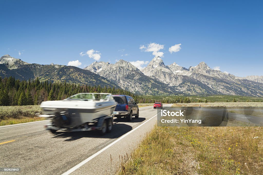 Férias e rota turística do Grand Teton National Park - Foto de stock de Trailer de Carro royalty-free