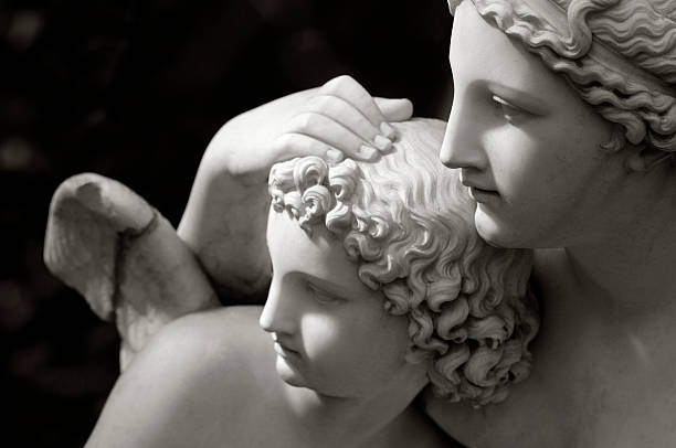 istock Close-up on a statue of two angels 182922081