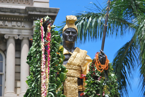 The King Kamehameha Statue in downtown Honolulu pays tribute to Hawaiiaas warrior-king who united the islands. King Kamehameha the Great is perhaps Hawaiiaas greatest historical figure and its statue is consided one of the most visited landmarks of Honolulu.