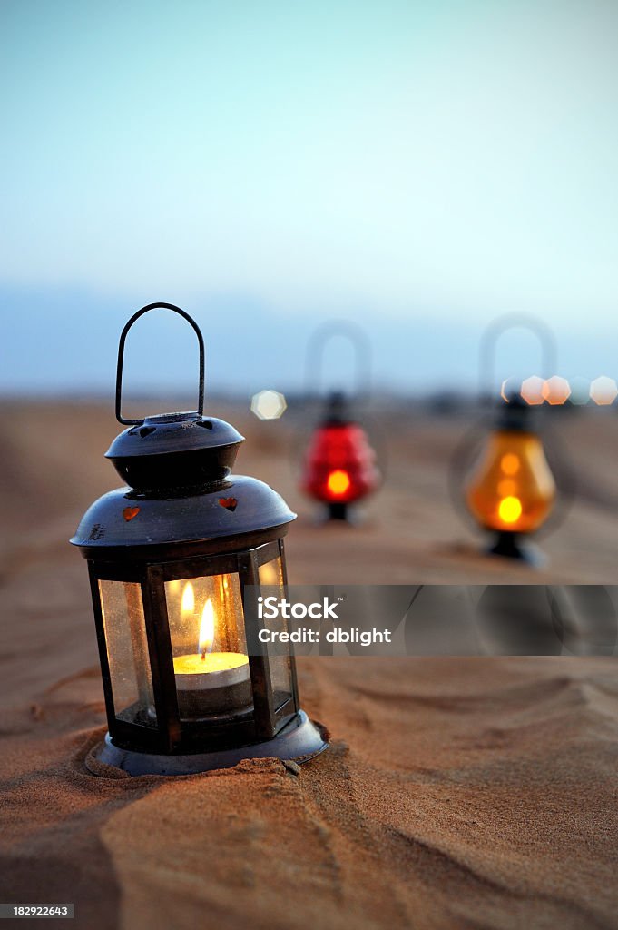 Światło w pustyni - Zbiór zdjęć royalty-free (Lampion)