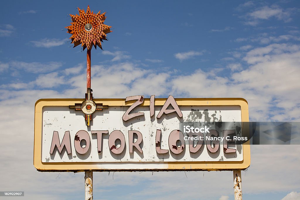 Señal de Motel en la Route 66, al sudoeste, destinos de viaje - Foto de stock de 1950-1959 libre de derechos