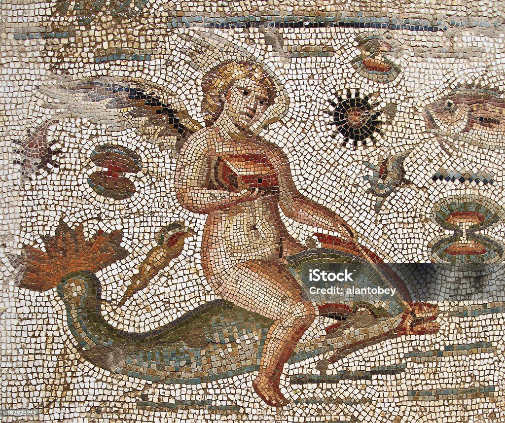 튀니지: 로마 시대 분할촬영 of 안젤 탑승형 돌고래, Bulla Regia - 로열티 프리 모자이크 스톡 사진
