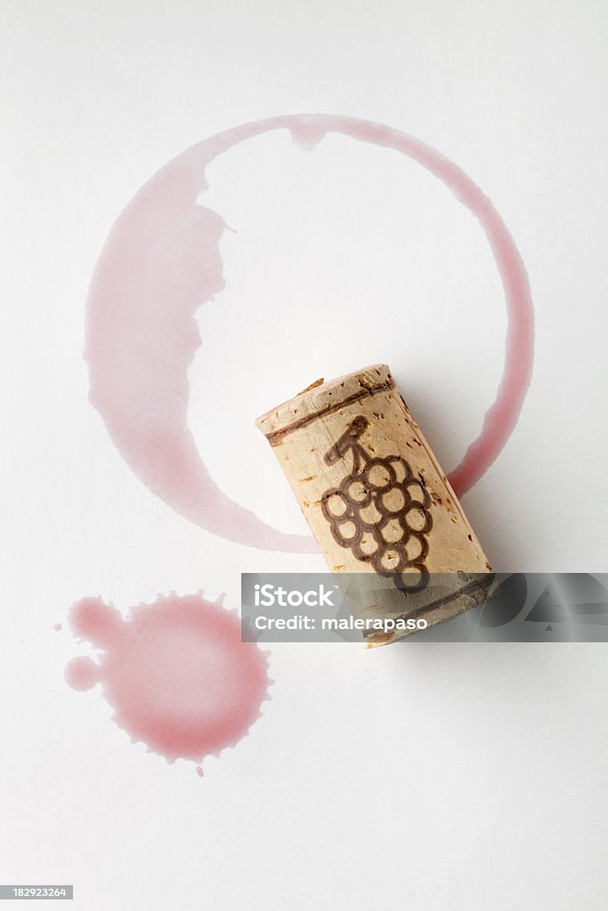 Korek i czerwone wino plamy - Zbiór zdjęć royalty-free (Wino)