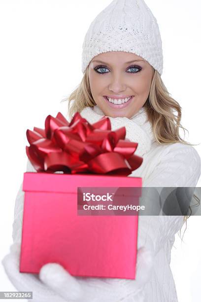 De Natal Gift - Fotografias de stock e mais imagens de 20-29 Anos - 20-29 Anos, Adulto, Alegria