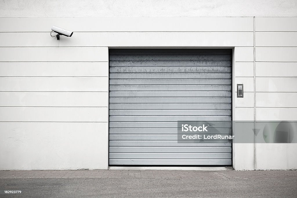 Porta da garagem - Foto de stock de Garagem royalty-free