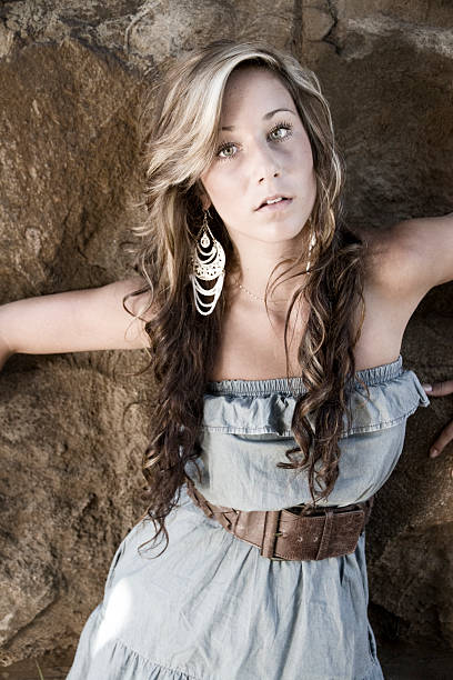 istock Teen poses 182923801