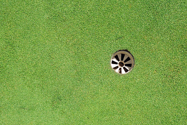 campo de golfe e buraco-xg - golf golf course putting green hole - fotografias e filmes do acervo