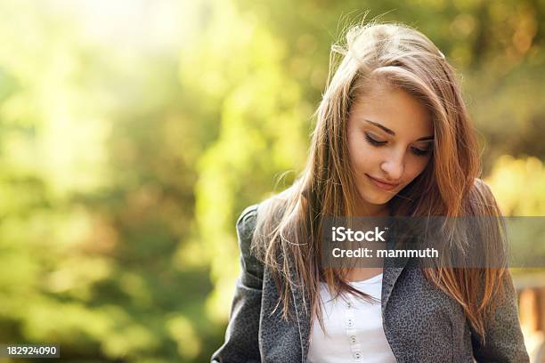 Tímido Chica Foto de stock y más banco de imágenes de Adolescente - Adolescente, Adulto, Adulto joven