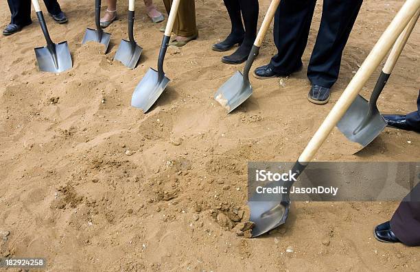 Ground I Ceremonia - zdjęcia stockowe i więcej obrazów Przełomowa uroczystość - Przełomowa uroczystość, Przecięcie wstęgi, Łopata