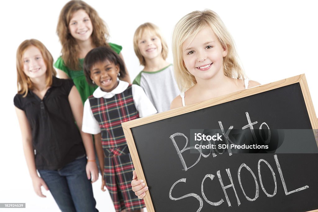 Chica joven con clase y Back To School on Chalkboard - Foto de stock de Africano-americano libre de derechos