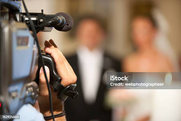 Filmar - Fotografias de stock e mais imagens de Casamento - Casamento, Câmara de Vídeo, Filmar