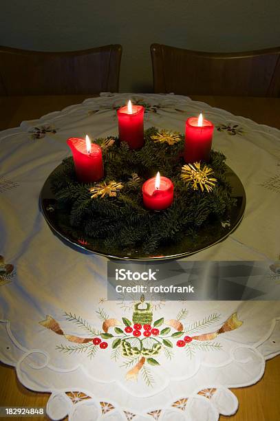 Advent Corona Foto de stock y más banco de imágenes de Adviento - Adviento, Celebración - Acontecimiento, Ceremonia tradicional