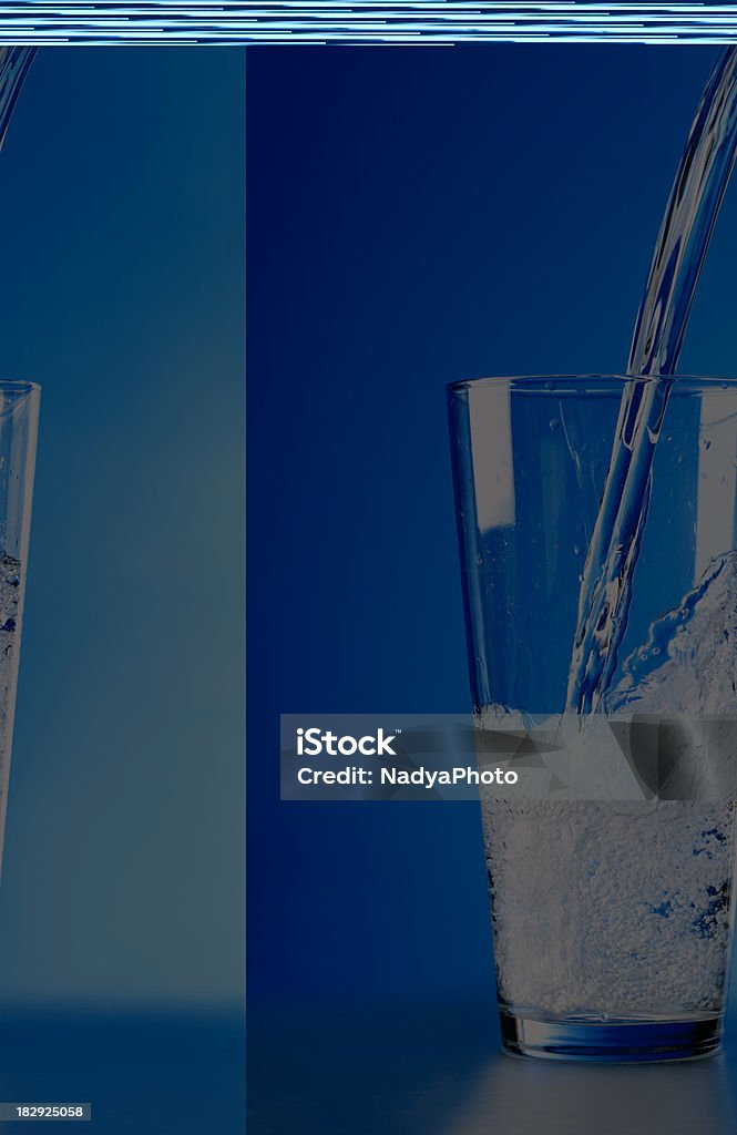 Verter a água - Royalty-free Azul Foto de stock