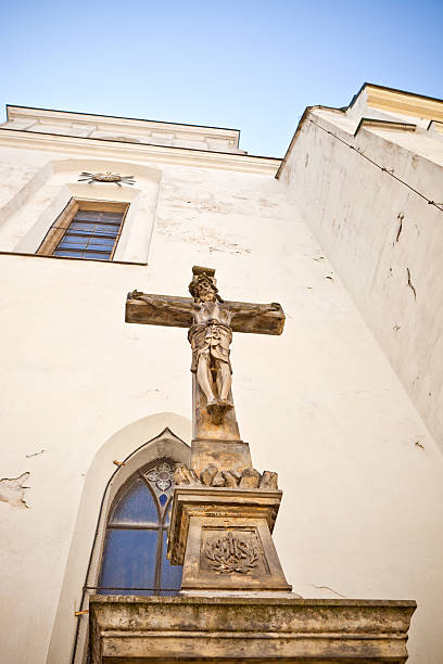 istock Old Statue Of Jesus 182925082