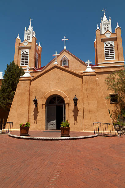 iglesia de san felipe, albuquerque, nuevo méxico - albuquerque catholicism church new mexico fotografías e imágenes de stock