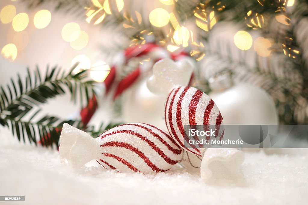 Caramelle Palla dell'albero di Natale - Foto stock royalty-free di Albero