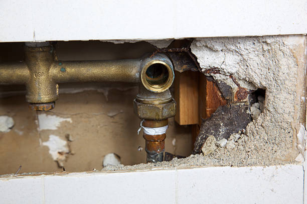 istock Inside a Wall of Shower to Fix Leak 182925993