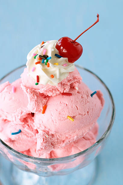 istock Strawberry Ice Cream Sundae 182926072