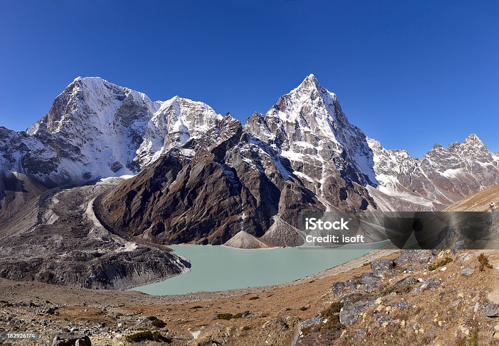 Arakam Tse. Everest circuito. Nepal motivos. - Foto de stock de Aldeia royalty-free