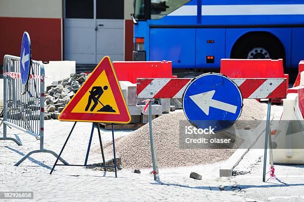 Road Trabajo En La Ciudad Foto de stock y más banco de imágenes de Acera - Acera, Adversidad, Asfalto