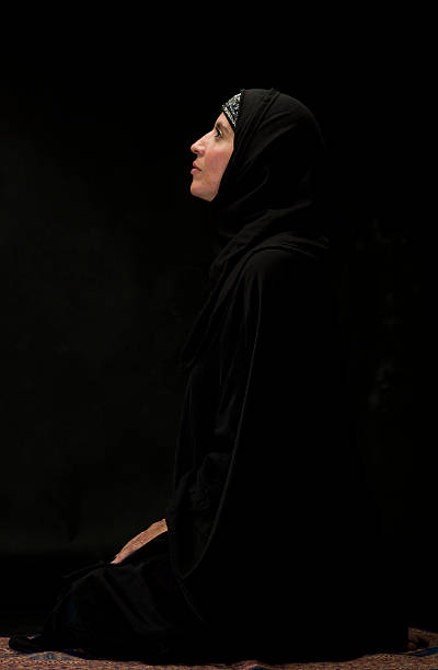 istock Muslim woman kneeling 182927009