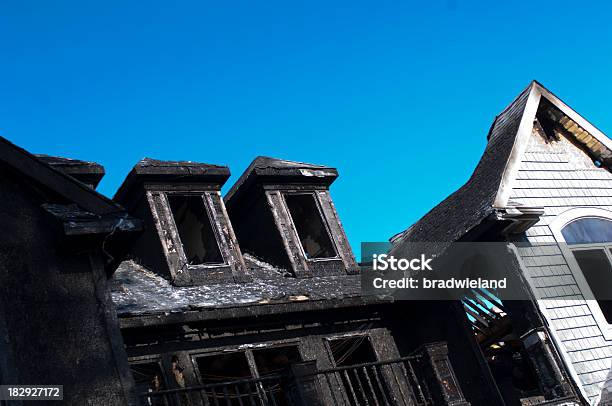 Geschmorter Überreste Eines Haus Feuer Stockfoto und mehr Bilder von Baugewerbe - Baugewerbe, Beschädigt, Feuer
