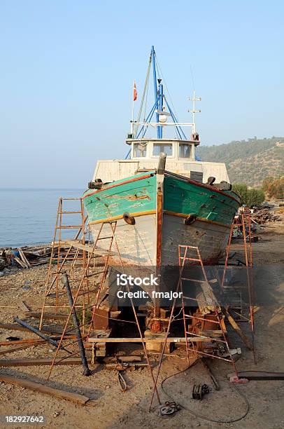 Foto de Barco De Pesca e mais fotos de stock de Acabado - Acabado, Antigo, Arranhado