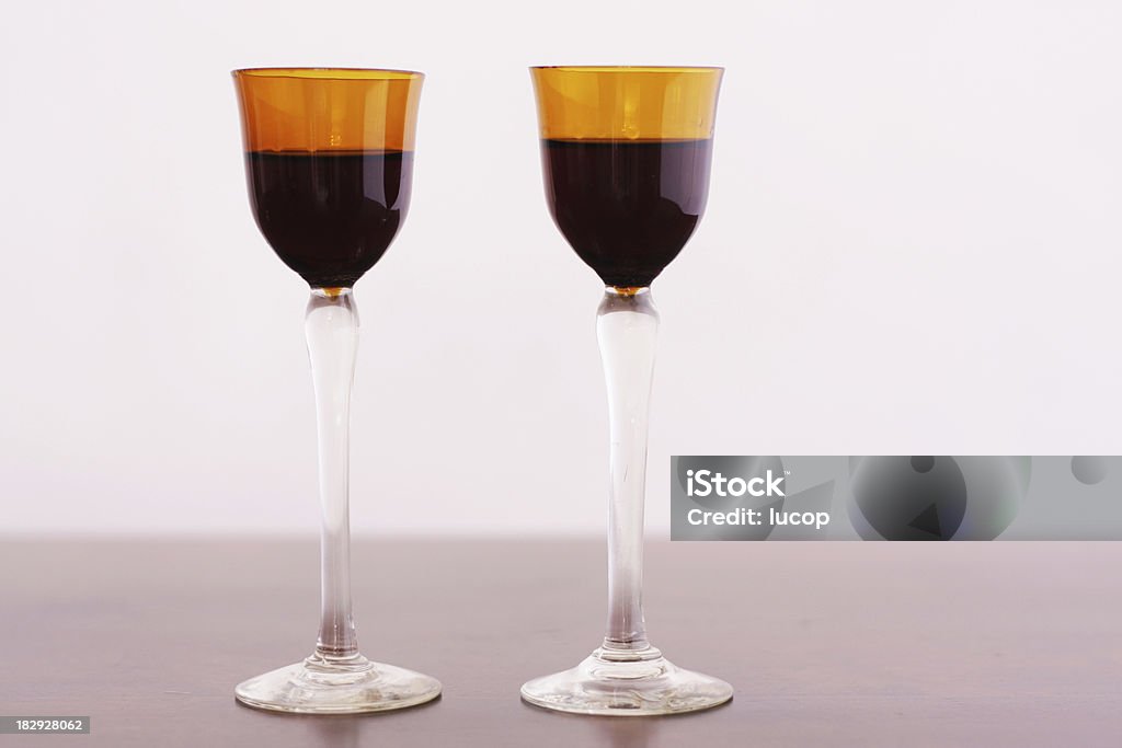 Liquore di vetro brown - Foto stock royalty-free di Alchol
