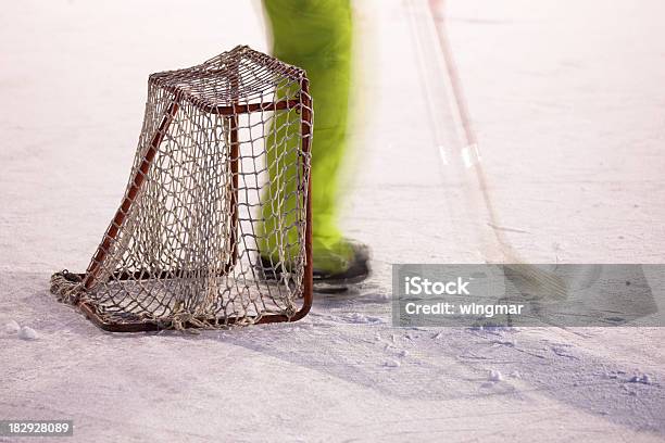 Obiettivo Del Livello Di Hockey Su Ghiaccio - Fotografie stock e altre immagini di Goal di hockey - Goal di hockey, Ambientazione interna, Attrezzatura
