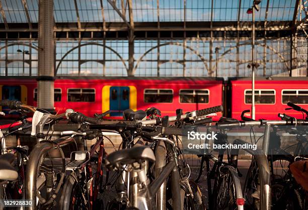 Nehmen Sie Das Rad Stockfoto und mehr Bilder von Abenddämmerung - Abenddämmerung, Bahngleis, Eisenbahn