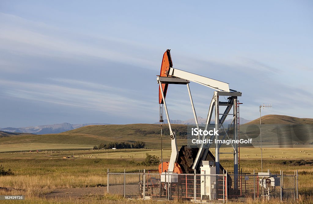 Pumpjack en Alberta - Foto de stock de Acero libre de derechos