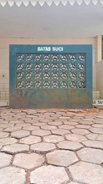 istock Dirty sacred boundary wall in the ablution area is suitable for advertising cleaning tools and cleaning soap 1829302229