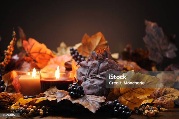 Jesień Dekoracja - zdjęcia stockowe i więcej obrazów Brązowy - Brązowy, Jesień, Liść klonu